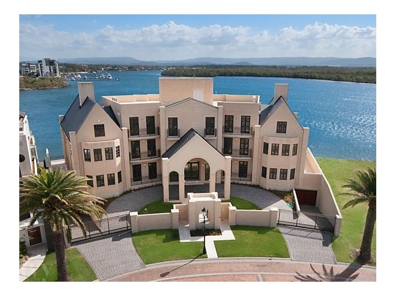 55 Knightsbridge Parade West, Sovereign Islands QLD 4216