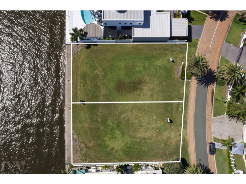 3-5 Knightsbridge Parade West, Sovereign Islands QLD 4216