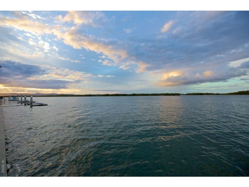 3-5 Knightsbridge Parade West, Sovereign Islands QLD 4216