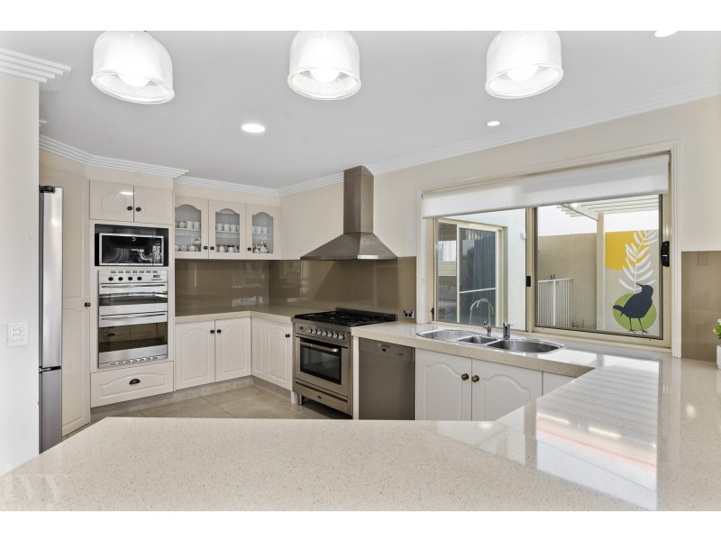 129 Pebble Beach Drive, Runaway Bay QLD 4216