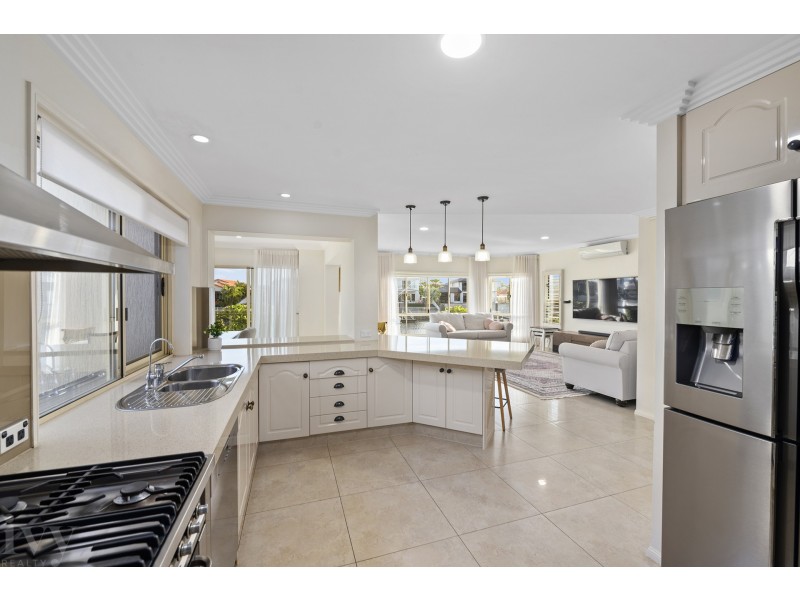 129 Pebble Beach Drive, Runaway Bay QLD 4216