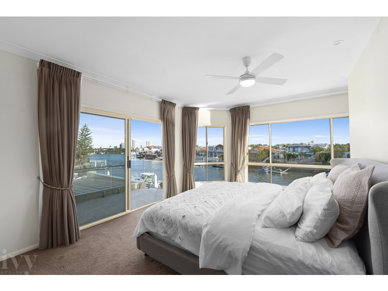129 Pebble Beach Drive, Runaway Bay QLD 4216