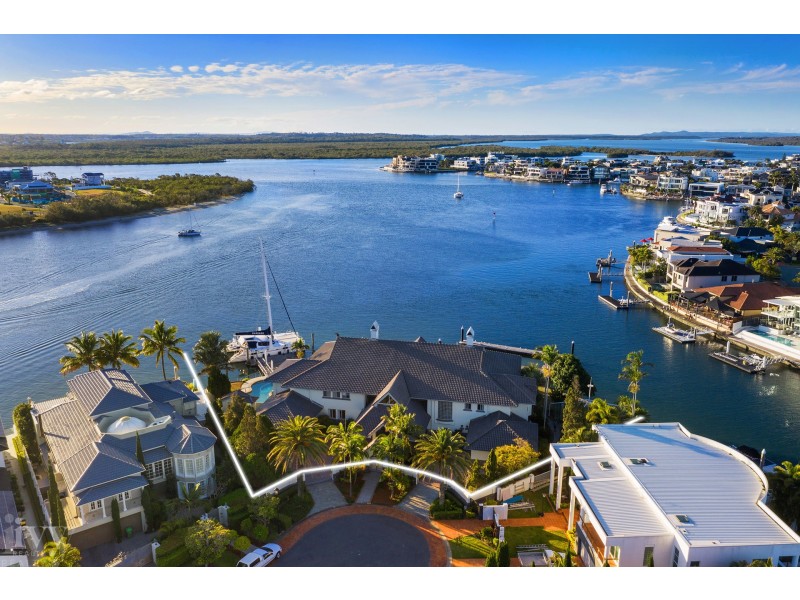 28 Excalibur Court, Sovereign Islands QLD 4216