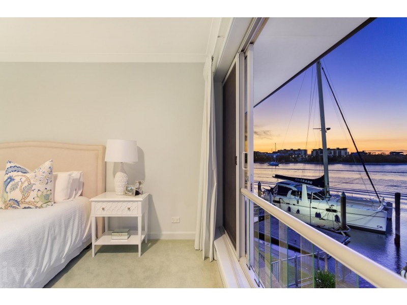 28 Excalibur Court, Sovereign Islands QLD 4216