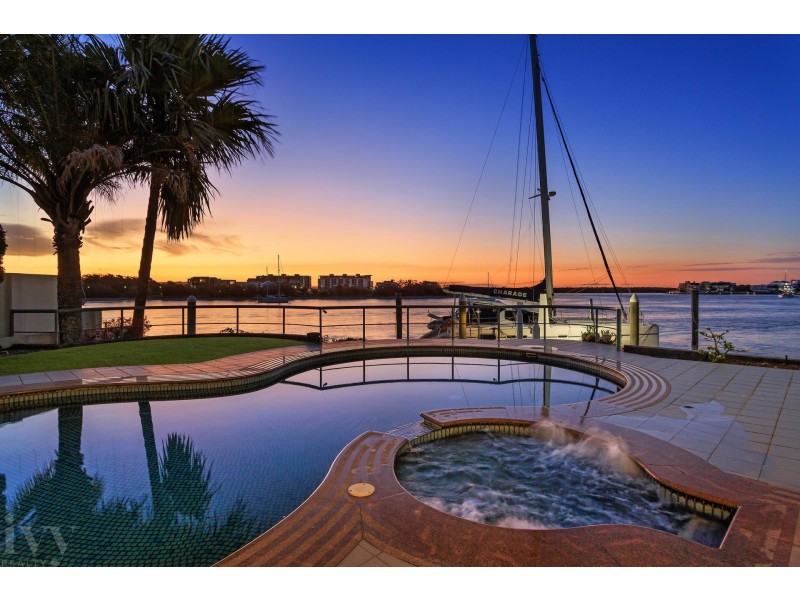 28 Excalibur Court, Sovereign Islands QLD 4216