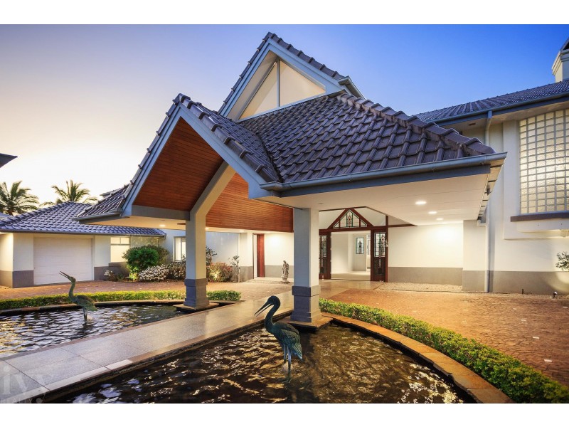 28 Excalibur Court, Sovereign Islands QLD 4216