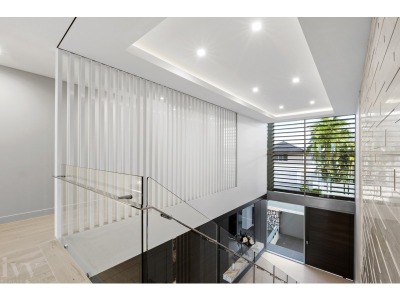 41 Royal Albert Crescent, Sovereign Islands QLD 4216