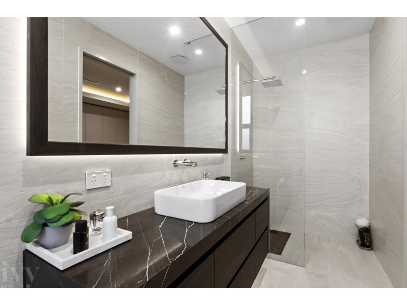 41 Royal Albert Crescent, Sovereign Islands QLD 4216