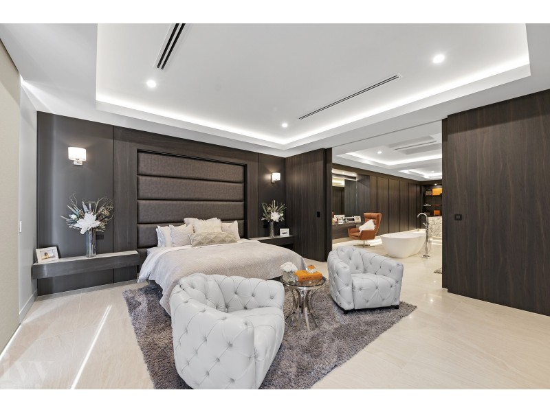 41 Royal Albert Crescent, Sovereign Islands QLD 4216