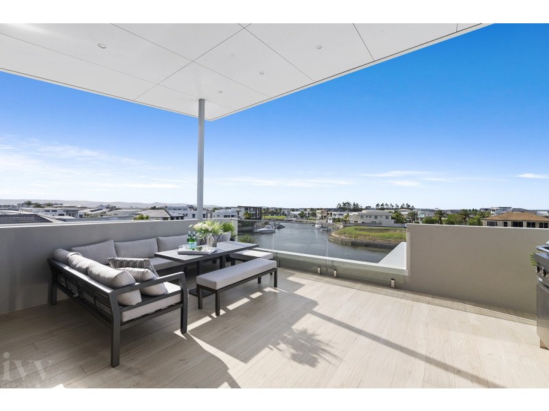 41 Royal Albert Crescent, Sovereign Islands QLD 4216
