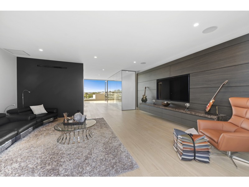 41 Royal Albert Crescent, Sovereign Islands QLD 4216
