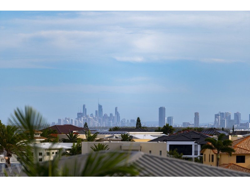 41 Royal Albert Crescent, Sovereign Islands QLD 4216