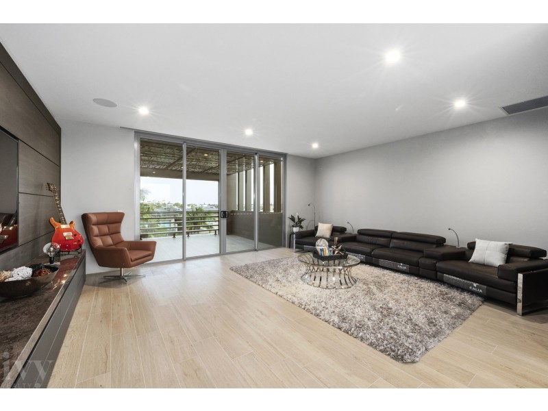 41 Royal Albert Crescent, Sovereign Islands QLD 4216