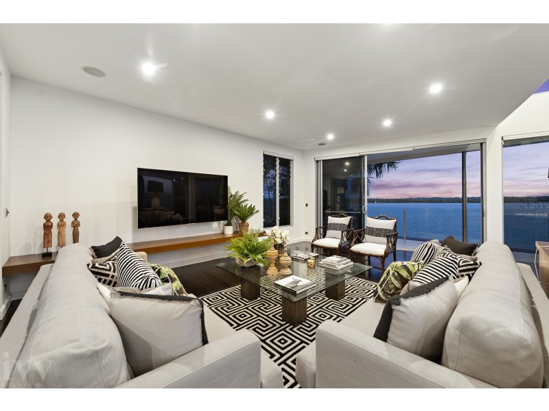 13 Parklane Terrace, Sovereign Islands QLD 4216