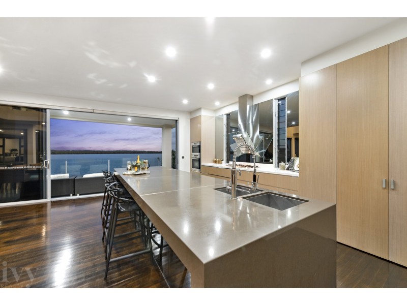 13 Parklane Terrace, Sovereign Islands QLD 4216