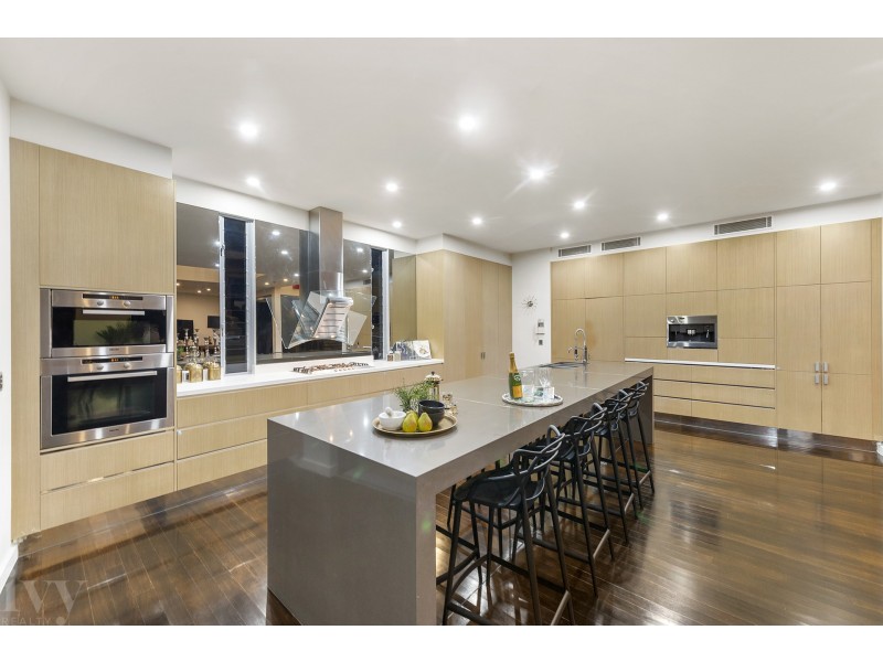 13 Parklane Terrace, Sovereign Islands QLD 4216