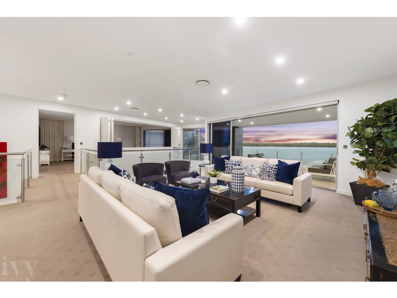 13 Parklane Terrace, Sovereign Islands QLD 4216