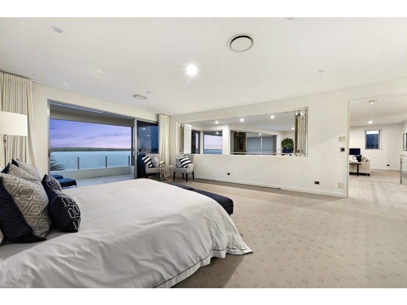 13 Parklane Terrace, Sovereign Islands QLD 4216