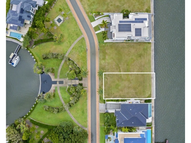 9 Parklane Terrace, Sovereign Islands QLD 4216