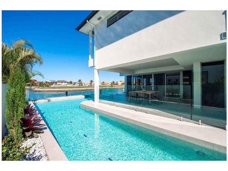 58 Royal Albert Crescent, Sovereign Islands QLD 4216
