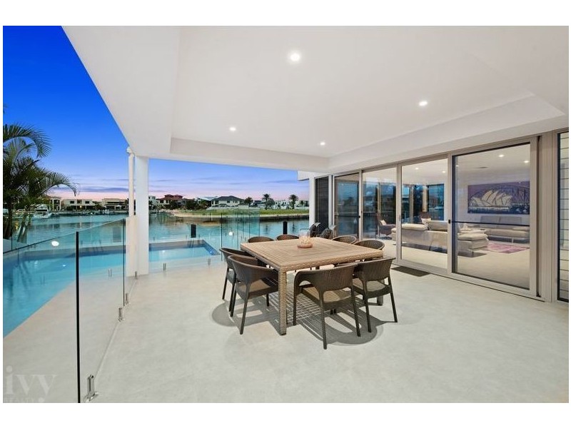 58 Royal Albert Crescent, Sovereign Islands QLD 4216