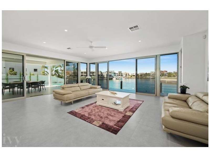 58 Royal Albert Crescent, Sovereign Islands QLD 4216