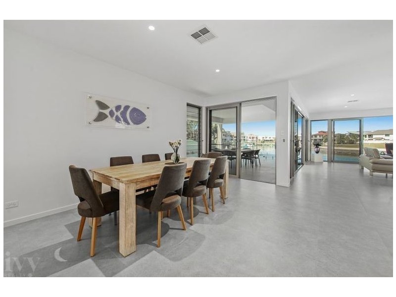 58 Royal Albert Crescent, Sovereign Islands QLD 4216
