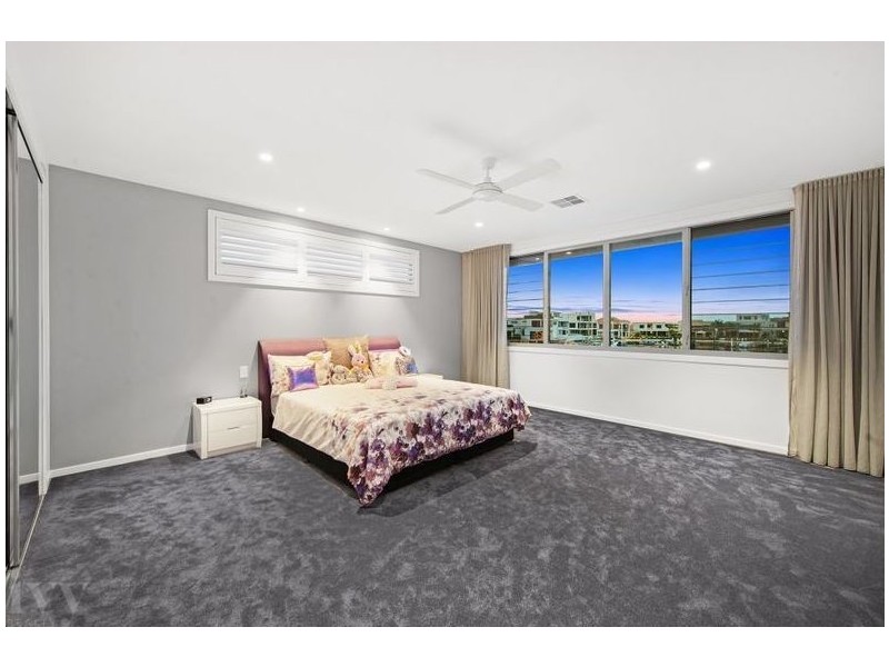 58 Royal Albert Crescent, Sovereign Islands QLD 4216