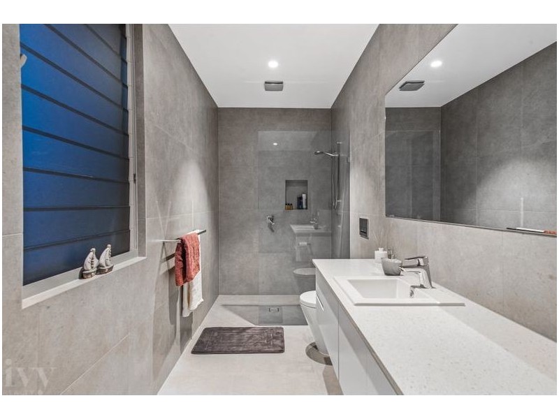 58 Royal Albert Crescent, Sovereign Islands QLD 4216