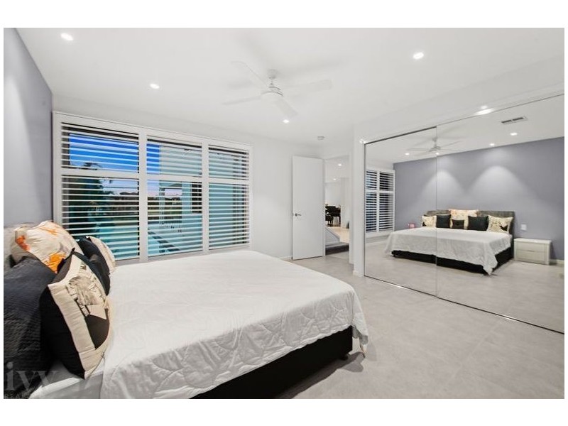 58 Royal Albert Crescent, Sovereign Islands QLD 4216