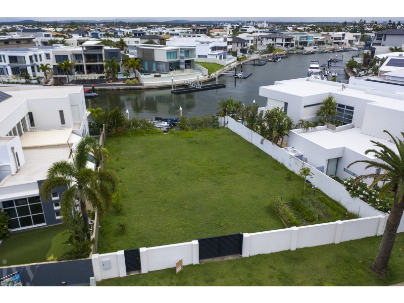 35 Knightsbridge Parade, Sovereign Islands QLD 4216