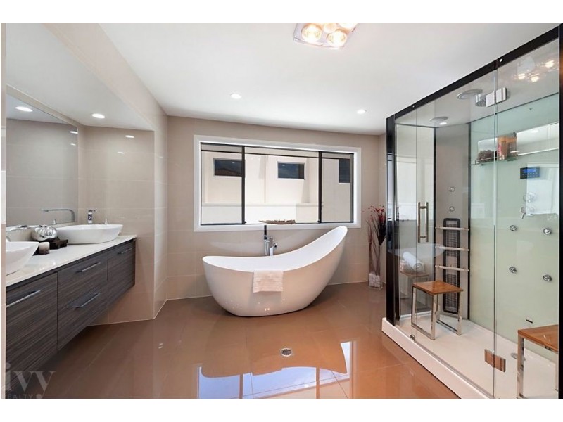 1675 Riverdale Drive, Hope Island QLD 4212