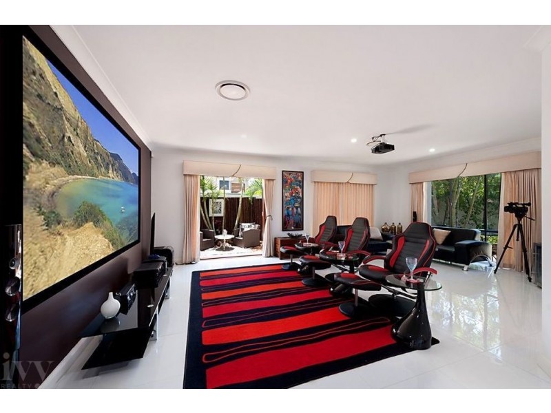1675 Riverdale Drive, Hope Island QLD 4212