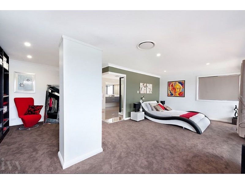 1675 Riverdale Drive, Hope Island QLD 4212