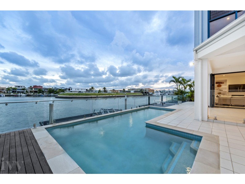 56 Royal Albert Crescent, Sovereign Islands QLD 4216