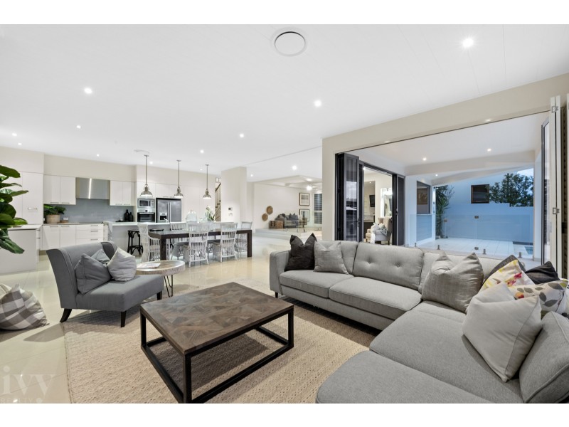 56 Royal Albert Crescent, Sovereign Islands QLD 4216