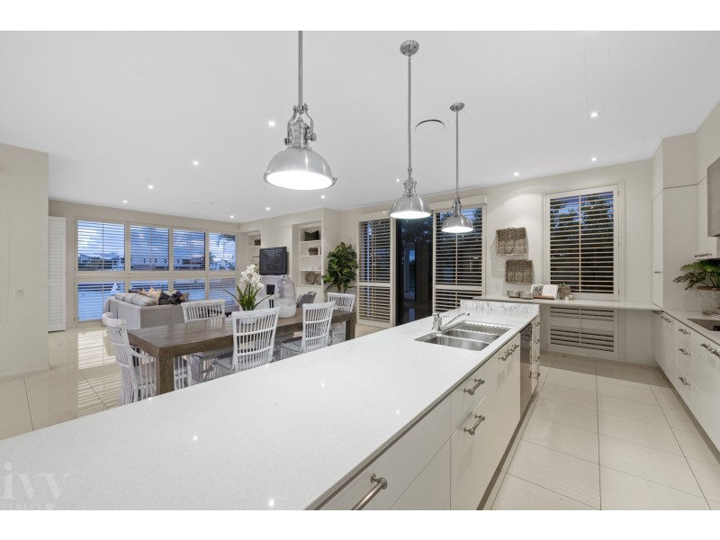 56 Royal Albert Crescent, Sovereign Islands QLD 4216