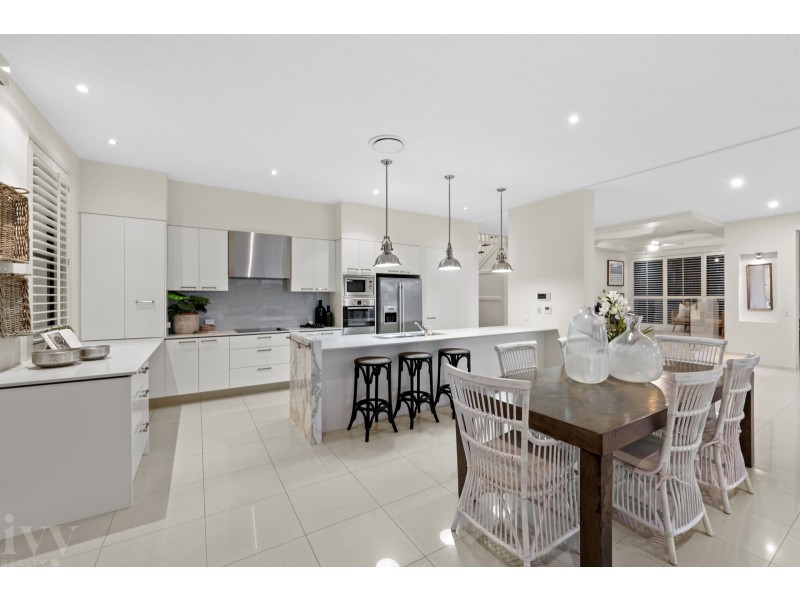 56 Royal Albert Crescent, Sovereign Islands QLD 4216