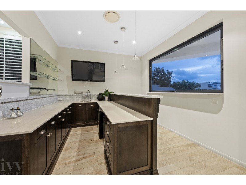 56 Royal Albert Crescent, Sovereign Islands QLD 4216