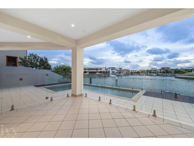 56 Royal Albert Crescent, Sovereign Islands QLD 4216