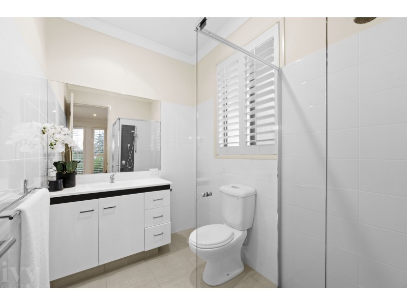 56 Royal Albert Crescent, Sovereign Islands QLD 4216