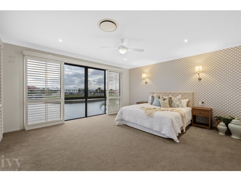 56 Royal Albert Crescent, Sovereign Islands QLD 4216