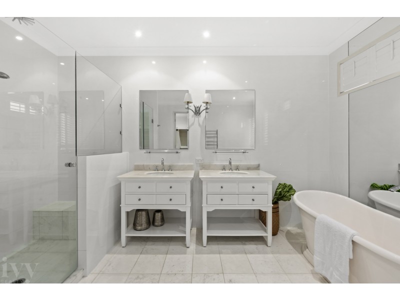 56 Royal Albert Crescent, Sovereign Islands QLD 4216