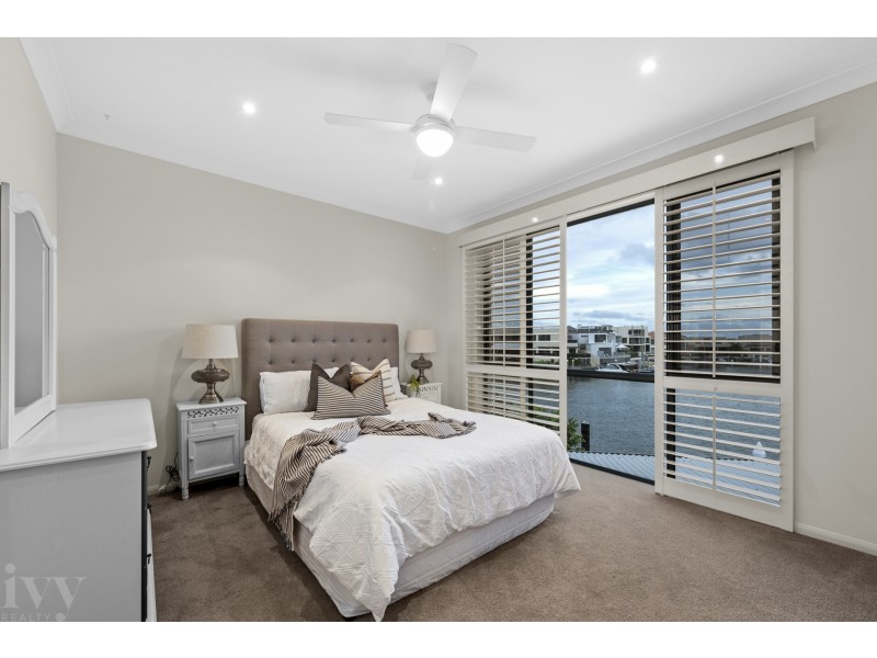 56 Royal Albert Crescent, Sovereign Islands QLD 4216