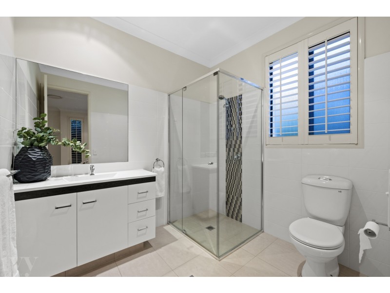 56 Royal Albert Crescent, Sovereign Islands QLD 4216