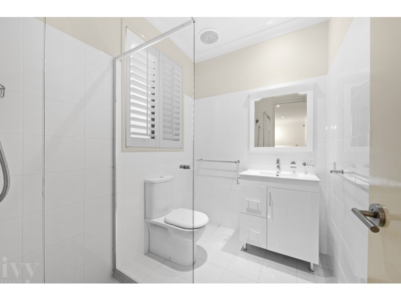 56 Royal Albert Crescent, Sovereign Islands QLD 4216