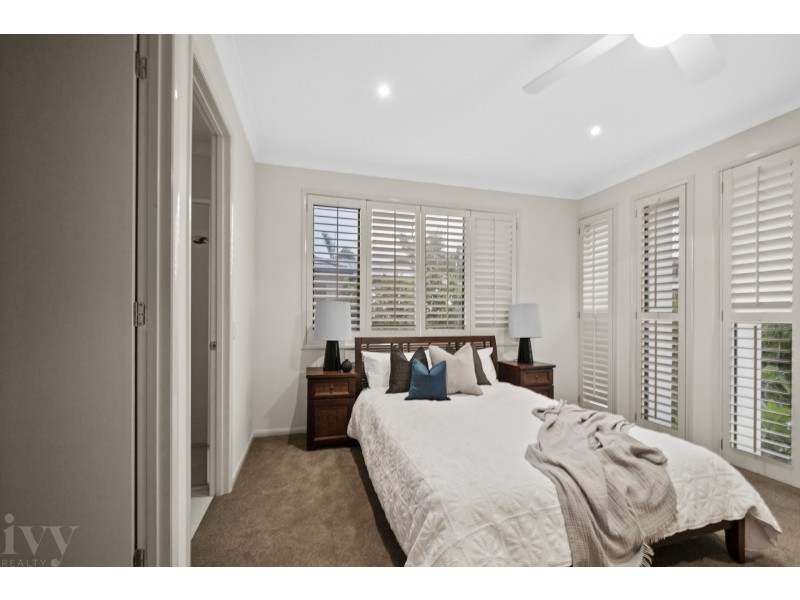 56 Royal Albert Crescent, Sovereign Islands QLD 4216