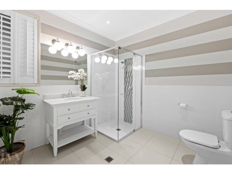 56 Royal Albert Crescent, Sovereign Islands QLD 4216