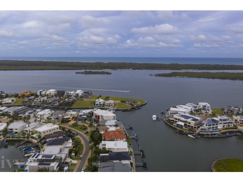56 Royal Albert Crescent, Sovereign Islands QLD 4216