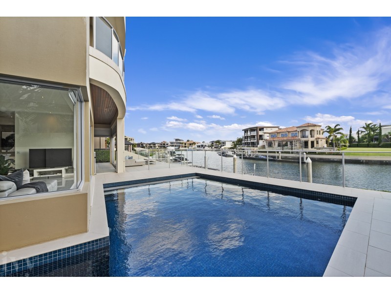 5 Royal Albert Crescent, Sovereign Islands QLD 4216